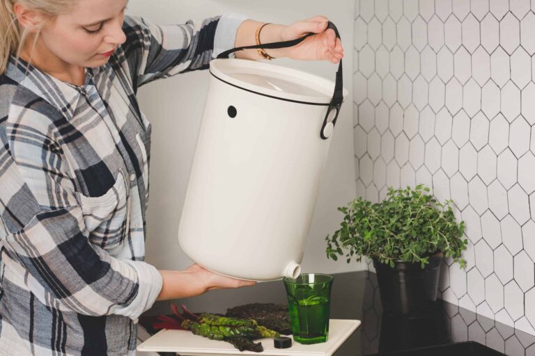 Hvordan bruger du bokashi-væske til dine planter?