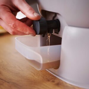 Sådan kan du bruge bokashi-væske som hjemmelavet ukrudtsfjerner